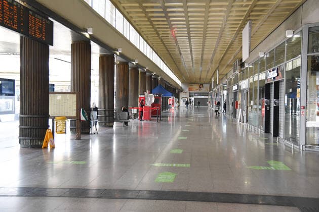 Coronavirus in Italien, Harter Lockdown in Venedig Venice Train Station during Venice in the Red Zone, News in Venice, Italy, March 15, 2021 Editorial Usage Only  Copyright: xLiveMedia SimonexPiccirillix xIPAx