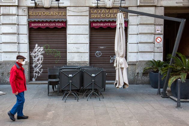 Coronavirus in Italien, Lockdown in Mailand Milan, closed premises along Corso Sempione following the entry into the red zone of the Lombardy Region Editorial Usage Only  Copyright: xMassimoxAlbericox xIPAx