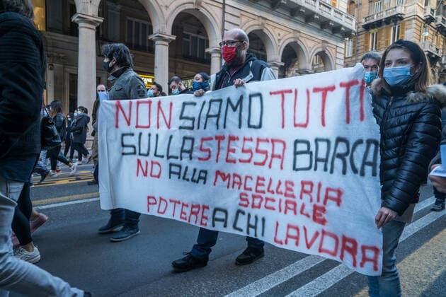 Coronavirus in Italien, Protest gegen Corona-Maßnahmen in Genua Genoa, the protest of the restaurateurs returns: the procession parades through the streets of the city Editorial Usage Only  Copyright: xMarinaxMazzolix xIPAx