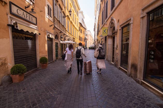 Italy: First day of red zone on the streets of Rome People walk in a street near Trevi Fountain on the first day with red zone restrictions for fight against the Covid-19 pandemic Rome Italy Copyright: MatteoxNardone