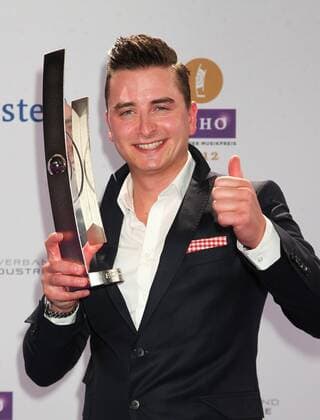 Preistrager: Andreas Gabalier beim Echo 2012 dem Deutschen Musikpreis Preistraeger vor der Verleihung in der Messe Berlin. Copyright: xEventpressxHerrmannx