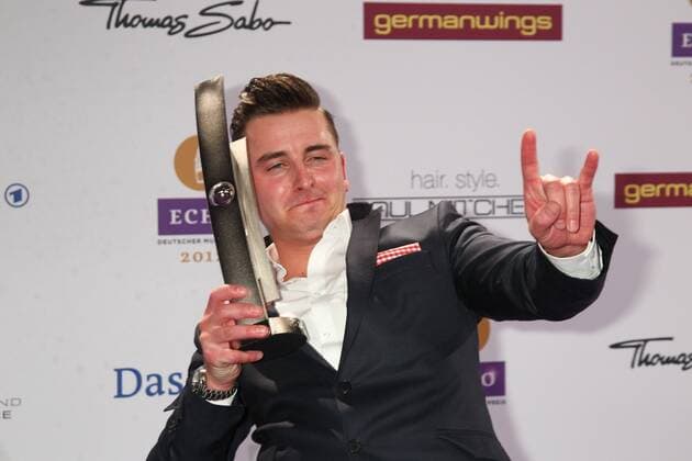 Preistrager: Andreas Gabalier beim Echo 2012 dem Deutschen Musikpreis Preistraeger vor der Verleihung in der Messe Berlin. Copyright: xEventpressxHerrmannx