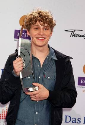 .Preistrager: Tim Benzko beim Echo 2012 dem Deutschen Musikpreis Preistraeger vor der Verleihung in der Messe Berlin. Copyright: xEventpressxHerrmannx
