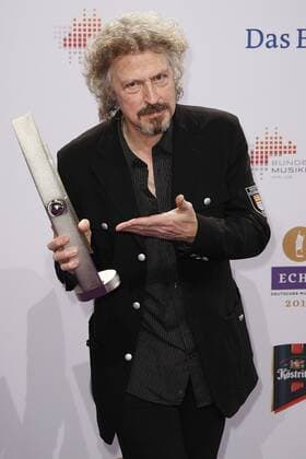 Preistrager Lebenswerk Wolfgang Niedecken beim Echo 2012 dem Deutschen Musikpreis Preistraeger vor der Verleihung in der Messe Berlin. Copyright: xEventpressxHerrmannx
