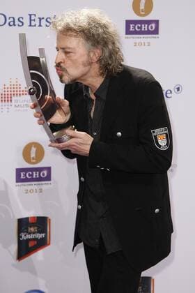 Preistrager Lebenswerk Wolfgang Niedecken beim Echo 2012 dem Deutschen Musikpreis Preistraeger vor der Verleihung in der Messe Berlin. Copyright: xEventpressxHerrmannx