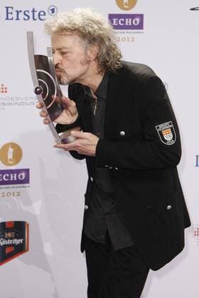 Preistrager Lebenswerk Wolfgang Niedecken beim Echo 2012 dem Deutschen Musikpreis Preistraeger vor der Verleihung in der Messe Berlin. Copyright: xEventpressxHerrmannx