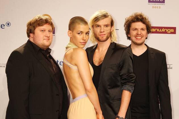 Frida Gold mit Alina Sueggeler beim Echo 2012 dem Deutschen Musikpreis auf dem Roten Teppich vor der Verleihung in der Messe Berlin. Copyright: xEventpressxHerrmannx