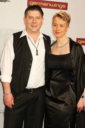 Michael Hirte und Frau Jenny beim Echo 2012 dem Deutschen Musikpreis auf dem Roten Teppich vor der Verleihung in der Messe Berlin. Copyright: xEventpressxHerrmannx