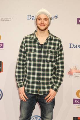 Roman Lob beim Echo 2012 dem Deutschen Musikpreis auf dem Roten Teppich vor der Verleihung in der Messe Berlin. Copyright: xEventpressxHerrmannx