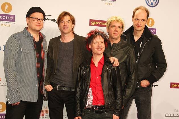Die Toten Hosen beim Echo 2012 dem Deutschen Musikpreis auf dem Roten Teppich vor der Verleihung in der Messe Berlin. Copyright: xEventpressxHerrmannx