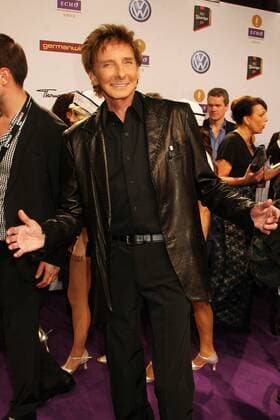 Barry Manilow beim Echo 2012 dem Deutschen Musikpreis auf dem Roten Teppich vor der Verleihung in der Messe Berlin. Copyright: xEventpressxHerrmannx