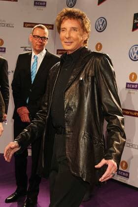 Barry Manilow beim Echo 2012 dem Deutschen Musikpreis auf dem Roten Teppich vor der Verleihung in der Messe Berlin. Copyright: xEventpressxHerrmannx