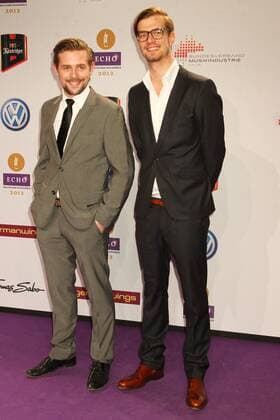 Klaas Heufer-Umlauf und Joachim Winterscheidt beim Echo 2012 dem Deutschen Musikpreis auf dem Roten Teppich vor der Verleihung in der Messe Berlin. Copyright: xEventpressxHerrmannx