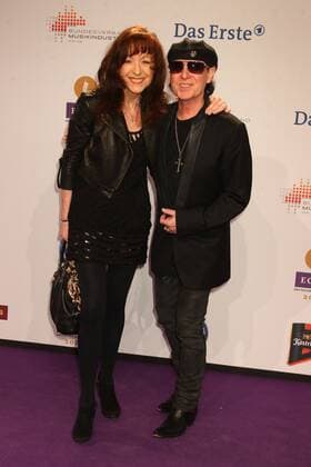 Klaus Meine und Ehefrau Gabi beim Echo 2012 dem Deutschen Musikpreis auf dem Roten Teppich vor der Verleihung in der Messe Berlin. Copyright: xEventpressxHerrmannx