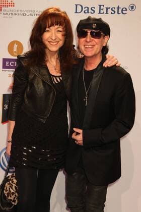 Klaus Meine und Ehefrau Gabi beim Echo 2012 dem Deutschen Musikpreis auf dem Roten Teppich vor der Verleihung in der Messe Berlin. Copyright: xEventpressxHerrmannx