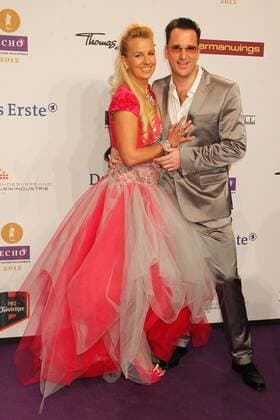 Michael Wendler und Ehefrau Claudia beim Echo 2012 dem Deutschen Musikpreis auf dem Roten Teppich vor der Verleihung in der Messe Berlin. Copyright: xEventpressxHerrmannx
