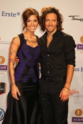 Jason Mraz und Christina Perri beim Echo 2012 dem Deutschen Musikpreis auf dem Roten Teppich vor der Verleihung in der Messe Berlin. Copyright: xEventpressxHerrmannx