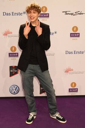 Tim Bendzko beim Echo 2012 dem Deutschen Musikpreis auf dem Roten Teppich vor der Verleihung in der Messe Berlin. Copyright: xEventpressxHerrmannx