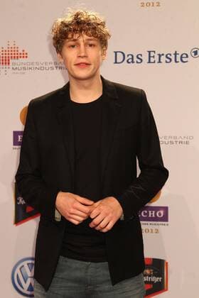 Tim Bendzko beim Echo 2012 dem Deutschen Musikpreis auf dem Roten Teppich vor der Verleihung in der Messe Berlin. Copyright: xEventpressxHerrmannx
