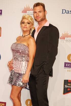 Michelle und Freund Mike beim Echo 2012 dem Deutschen Musikpreis auf dem Roten Teppich vor der Verleihung in der Messe Berlin. Copyright: xEventpressxHerrmannx