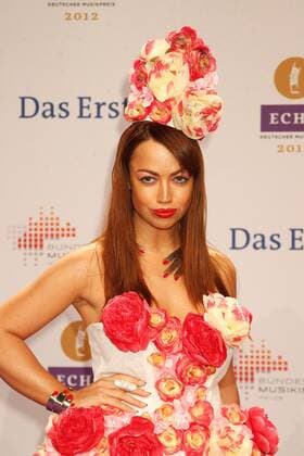 Aura Dione beim Echo 2012 dem Deutschen Musikpreis auf dem Roten Teppich vor der Verleihung in der Messe Berlin. Copyright: xEventpressxHerrmannx