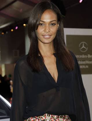 t Das Gesicht der Fashionweek Joan Smalls bei der der Modenschau von - Schumacher - zur Merdes-Benz Fashionweek Berlin im Zelt an der Siegessaeule Copyright: xEventpressxHerrmannx