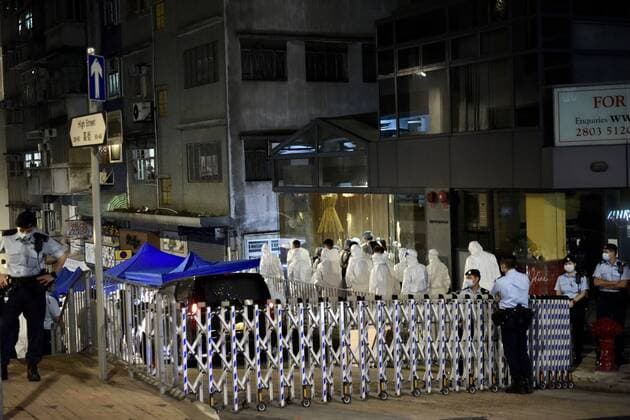 March 15, 2021, Hongkong, Hongkong, China: Another 4 buildings are blocked and all citizens have to take the COVID-19 nucleic acid testing in Hongkong,China on 15th March, 2021. Hongkong China  - ZUMAt151 20210315_zia_t151_013 Copyright: xTpgx