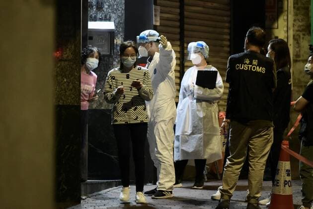 March 15, 2021, Hongkong, Hongkong, China: Another 4 buildings are blocked and all citizens have to take the COVID-19 nucleic acid testing in Hongkong,China on 15th March, 2021. Hongkong China  - ZUMAt151 20210315_zia_t151_015 Copyright: xTpgx