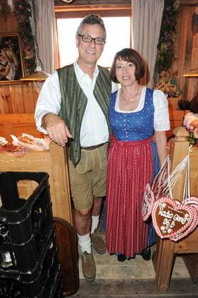 Siegfried Schneider und Ehefrau Elisabeth Schneider auf der Radio Gong Wiesn im Weinzelt auf dem Oktoberfest in Muenchen am 26.09.2012. *** Siegfried Schneider and wife Elisabeth Schneider at the Radio Gong Wiesn in the wine tent at the Oktoberfest in Munich on 26 09 2012 Copyright: xEventpressxHannesxMagerstaedtx
