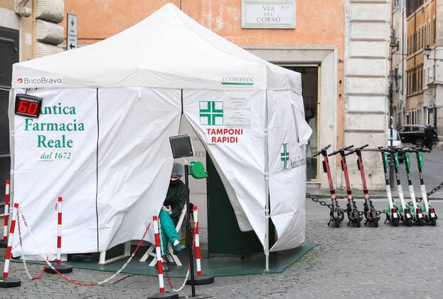(210316) -- ROME, March 16, 2021 -- A medical worker waits inside a COVID-19 rapid test point in Rome, Italy, March 15, 2021. Italy entered into a new period of semi-lockdown on Monday, with over half of its 20 regions falling into the red zone and subject to the maximum level of restrictions. ) ITALY-ROME-COVID-19-SEMI-LOCKDOWN ChengxTingting 