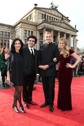 Rolando Villazon und Frau Lucia, Nina Eichinger und Vasily Petrenko auf dem Roten Teppich bei der Verleihung des ECHO Klassik 2012 im Konzerthaus Berlin auf dem Gendarmenmarkt im Herzen Berlins. Copyright: xEventpressxHerrRax