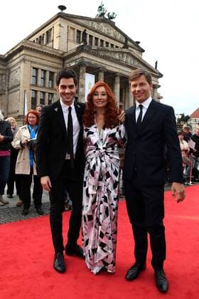 Frank Briegmann, Tori Amos und Milos Karadaglic auf dem Roten Teppich bei der Verleihung des ECHO Klassik 2012 im Konzerthaus Berlin auf dem Gendarmenmarkt im Herzen Berlins. Copyright: xEventpressxHerrRax
