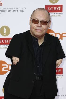 Thomas Quasthoff auf dem Roten Teppich bei der Verleihung des ECHO Klassik 2012 im Konzerthaus Berlin auf dem Gendarmenmarkt im Herzen Berlins. Copyright: xEventpressxHerrRax
