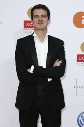 Philipp Jaroussky auf dem Roten Teppich bei der Verleihung des ECHO Klassik 2012 im Konzerthaus Berlin auf dem Gendarmenmarkt im Herzen Berlins. Copyright: xEventpressxHerrRax