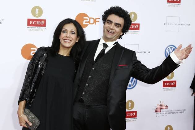 Rolando Villazon und Frau Lucia auf dem Roten Teppich bei der Verleihung des ECHO Klassik 2012 im Konzerthaus Berlin auf dem Gendarmenmarkt im Herzen Berlins. Copyright: xEventpressxHerrRax