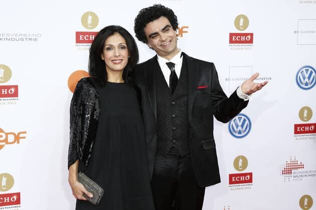 Rolando Villazon und Frau Lucia auf dem Roten Teppich bei der Verleihung des ECHO Klassik 2012 im Konzerthaus Berlin auf dem Gendarmenmarkt im Herzen Berlins. Copyright: xEventpressxHerrRax