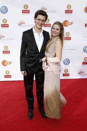 Maximilian Hornung und Katharina Weigert auf dem Roten Teppich bei der Verleihung des ECHO Klassik 2012 im Konzerthaus Berlin auf dem Gendarmenmarkt im Herzen Berlins. Copyright: xEventpressxHerrRax