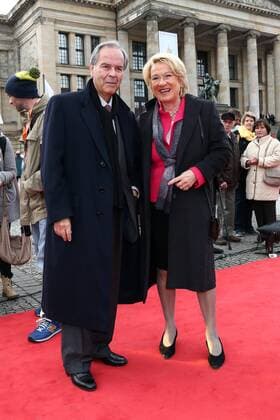 Dieter Stolte und Ehefrau Petra auf dem Roten Teppich bei der Verleihung des ECHO Klassik 2012 im Konzerthaus Berlin auf dem Gendarmenmarkt im Herzen Berlins. Copyright: xEventpressxHerrRax
