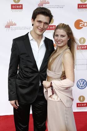 Maximilian Hornung und Katharina Weigert auf dem Roten Teppich bei der Verleihung des ECHO Klassik 2012 im Konzerthaus Berlin auf dem Gendarmenmarkt im Herzen Berlins. Copyright: xEventpressxHerrRax