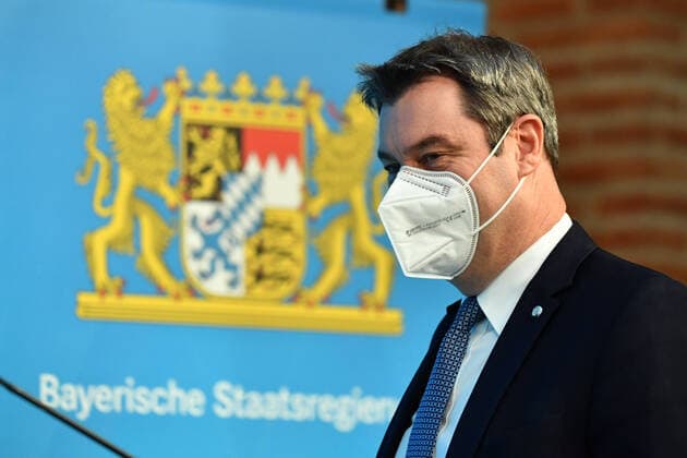 Markus SOEDER (Ministerpraesident Bayern und CSU Vorsitzender) mit FFP2 Mundschutz,Maske. Einzelbild,angeschnittenes Einzelmotiv,Portraet,Portrait,Porträt. Pressekonferenz der Bayerischen Staatsregierung nach Kabinettssitzung am 16.03.2021 im Prinz Carl Palais in Muenchen.