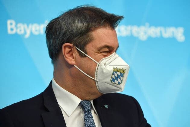 Markus SOEDER (Ministerpraesident Bayern und CSU Vorsitzender) mit FFP2 Mundschutz,Maske,seitlich,Profil, Einzelbild,angeschnittenes Einzelmotiv,Portraet,Portrait,Porträt. Pressekonferenz der Bayerischen Staatsregierung nach Kabinettssitzung am 16.03.2021 im Prinz Carl Palais in Muenchen.