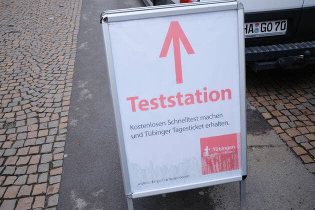 Tuebingen Tuebingen wird Modellstadt für Corona-Lockerungen, 16.03.2021 Aufsteller: Corona Schnelltest Teststation Tuebingen, 16.03.2021 Copyright: xEibner-Pressefoto ThomasxDingesx EP_TDS