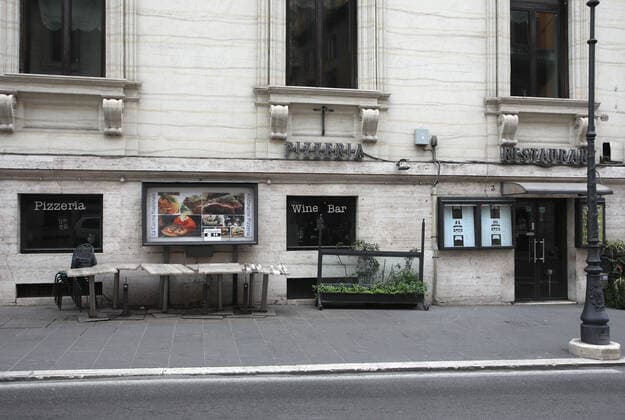Rome, Bars and Restaurants closed in the center of Rome due to new government shrinkages to fight the Covid 19 pandemic Pictured:  Copyright: xPieroxTenaglix xIPAx xPieroxTenaglix