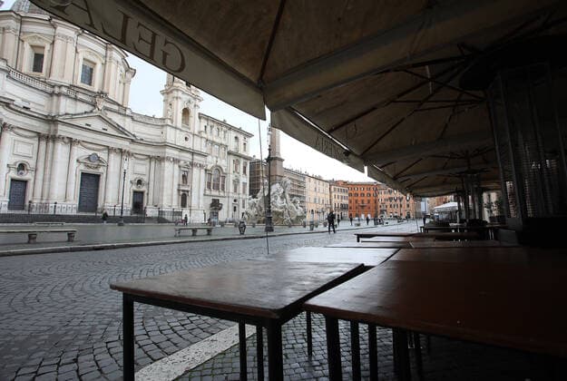Rome, Bars and Restaurants closed in the center of Rome due to new government shrinkages to fight the Covid 19 pandemic Pictured:  Copyright: xPieroxTenaglix xIPAx xPieroxTenaglix