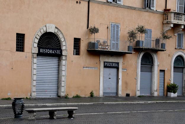 Rome, Bars and Restaurants closed in the center of Rome due to new government shrinkages to fight the Covid 19 pandemic Pictured:  Copyright: xPieroxTenaglix xIPAx xPieroxTenaglix