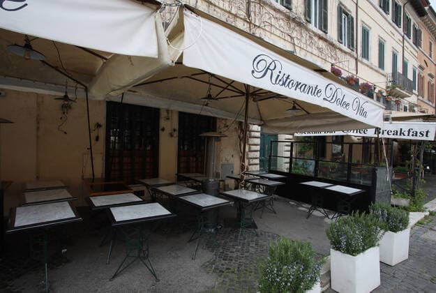 Rome, Bars and Restaurants closed in the center of Rome due to new government shrinkages to fight the Covid 19 pandemic Pictured:  Copyright: xPieroxTenaglix xIPAx xPieroxTenaglix