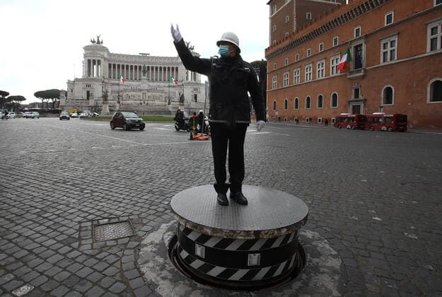Rome, Vigili Urbani in Piazza Venezia deserted due to the new government restrictions to fight the Covid 19 pandemic Pictured:  Copyright: xPieroxTenaglix xIPAx xPieroxTenaglix