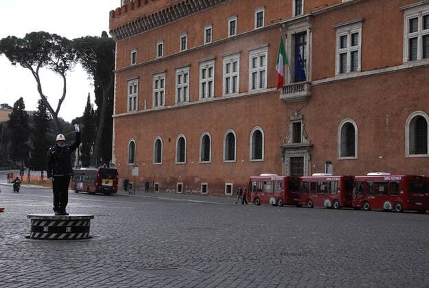 Rome, Vigili Urbani in Piazza Venezia deserted due to the new government restrictions to fight the Covid 19 pandemic Pictured:  Copyright: xPieroxTenaglix xIPAx xPieroxTenaglix