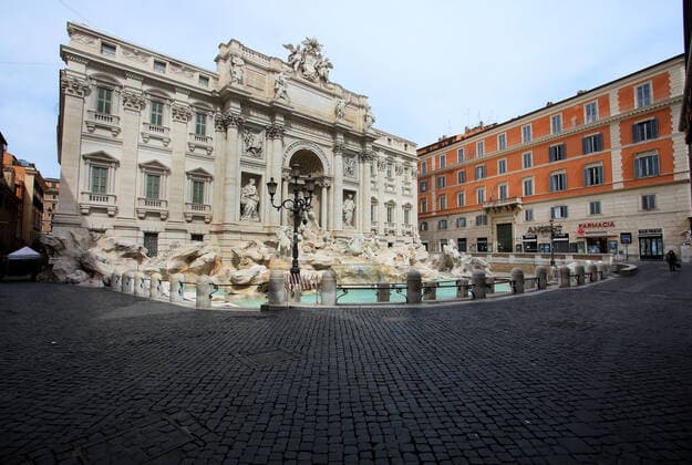 Rome, Trevi Fountain deserted due to new government shrinkages to fight the Covid 19 pandemic Pictured:  Copyright: xPieroxTenaglix xIPAx xPieroxTenaglix