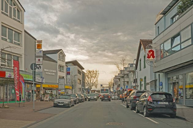 Geschäfte in Walldorf am Bahnhof - Moerfelden-Walldorf 16.03.2021: COVID-19 Schnelltest in der Robert-Koch-Apotheke